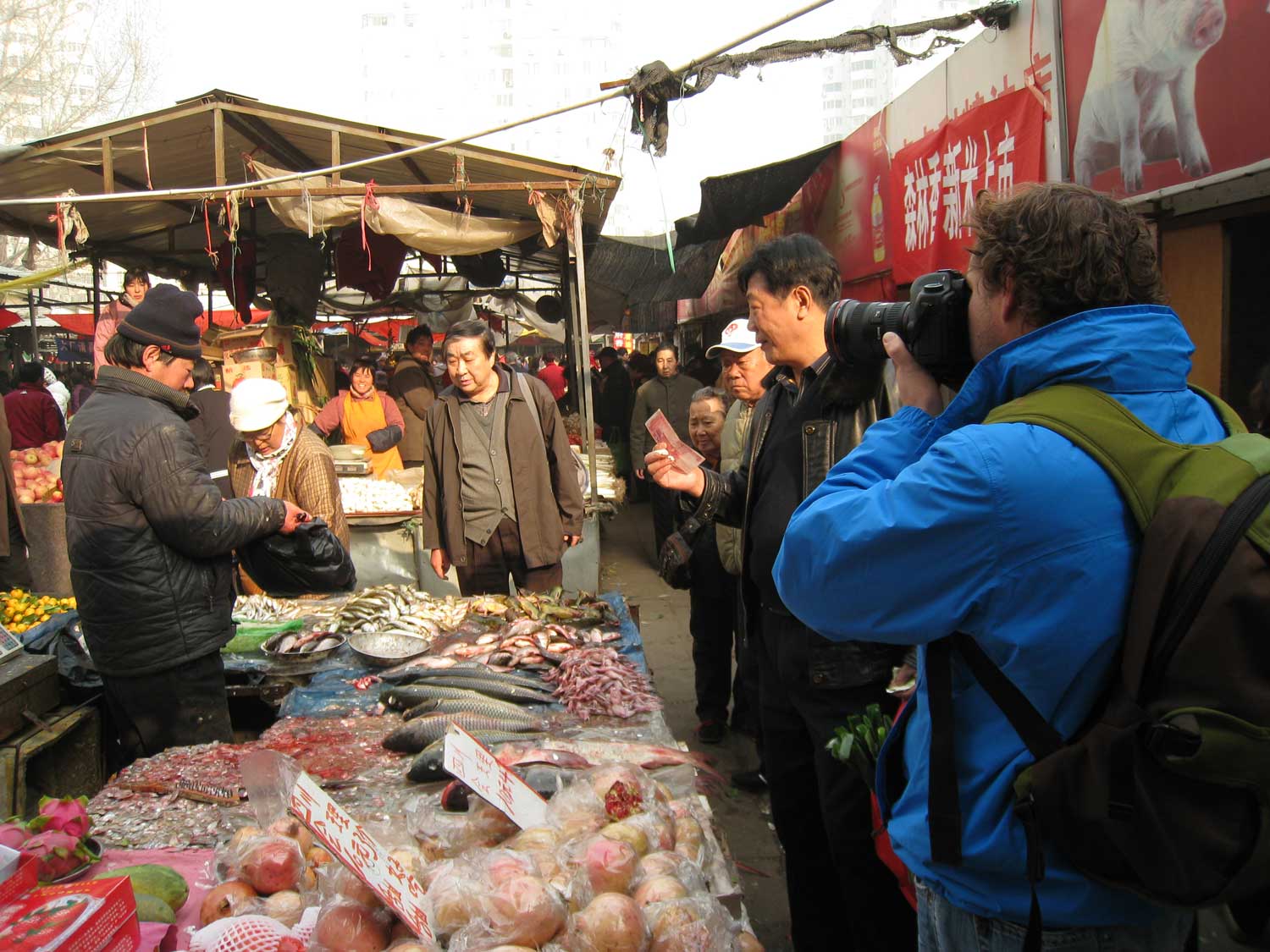 Jeroen photographing for Streets of the World in Bejing
